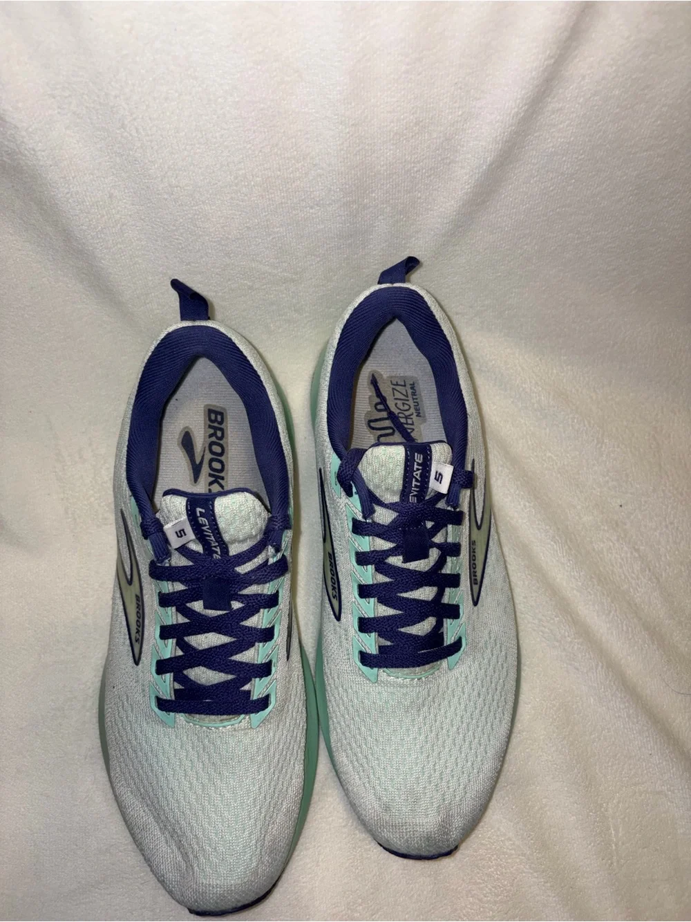 Brooks Levitate Running Shoes -Green & Navy women size 8.5